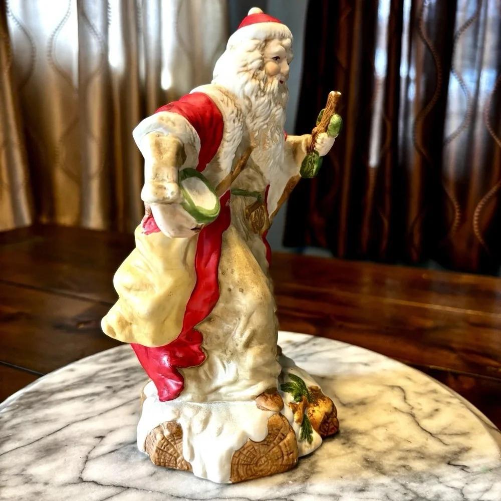VTG Hiking Santa Clause Snow Ceramic Figurine Music Box ~‎ White Christmas Song